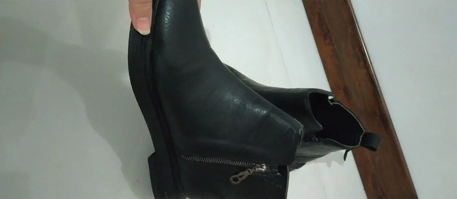 نیم پوتین|کیف، کفش، کمربند|پاکدشت, حصار امیر|دیوار