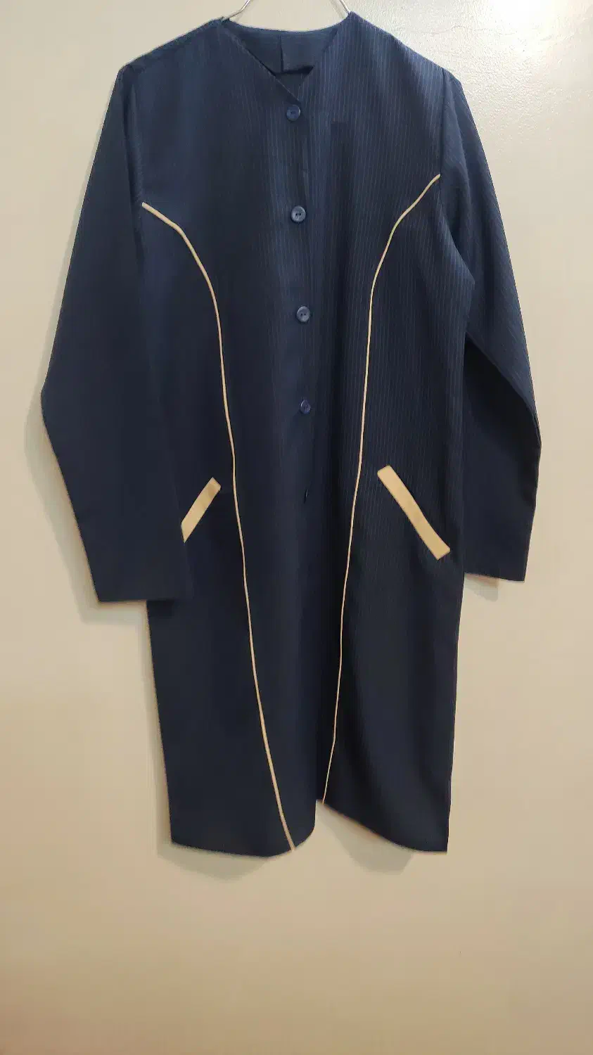 مانتواداری|لباس|کاشان, ولیعصر|دیوار