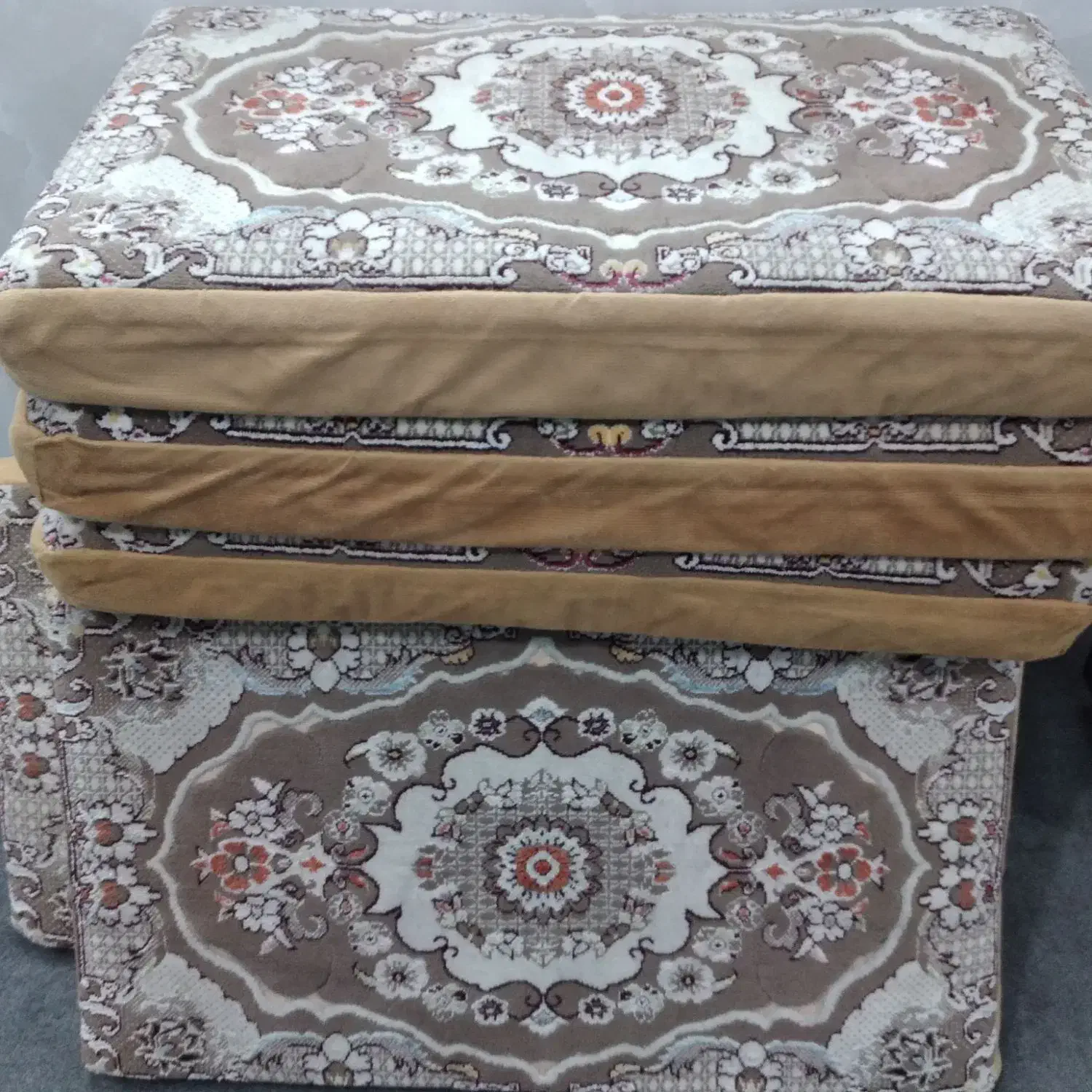 پشتی|پشتی|قم, شهر قائم|دیوار