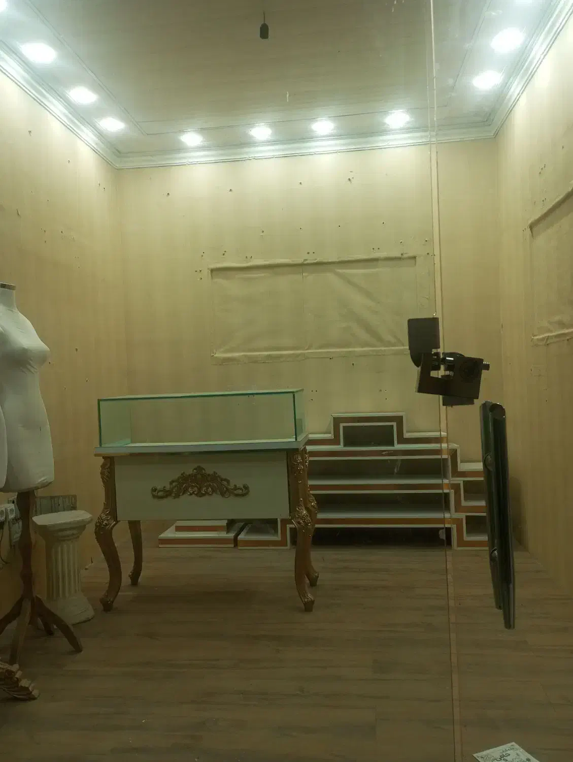 ۱۱مترتجاری در میدان باغ فیض|فروش مغازه و غرفه|اسلامشهر, باغ فیض|دیوار