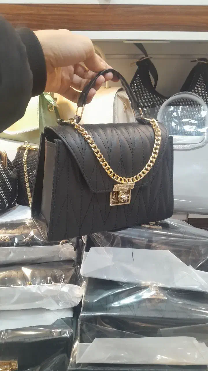 کیف|کیف، کفش، کمربند|سربیشه, |دیوار