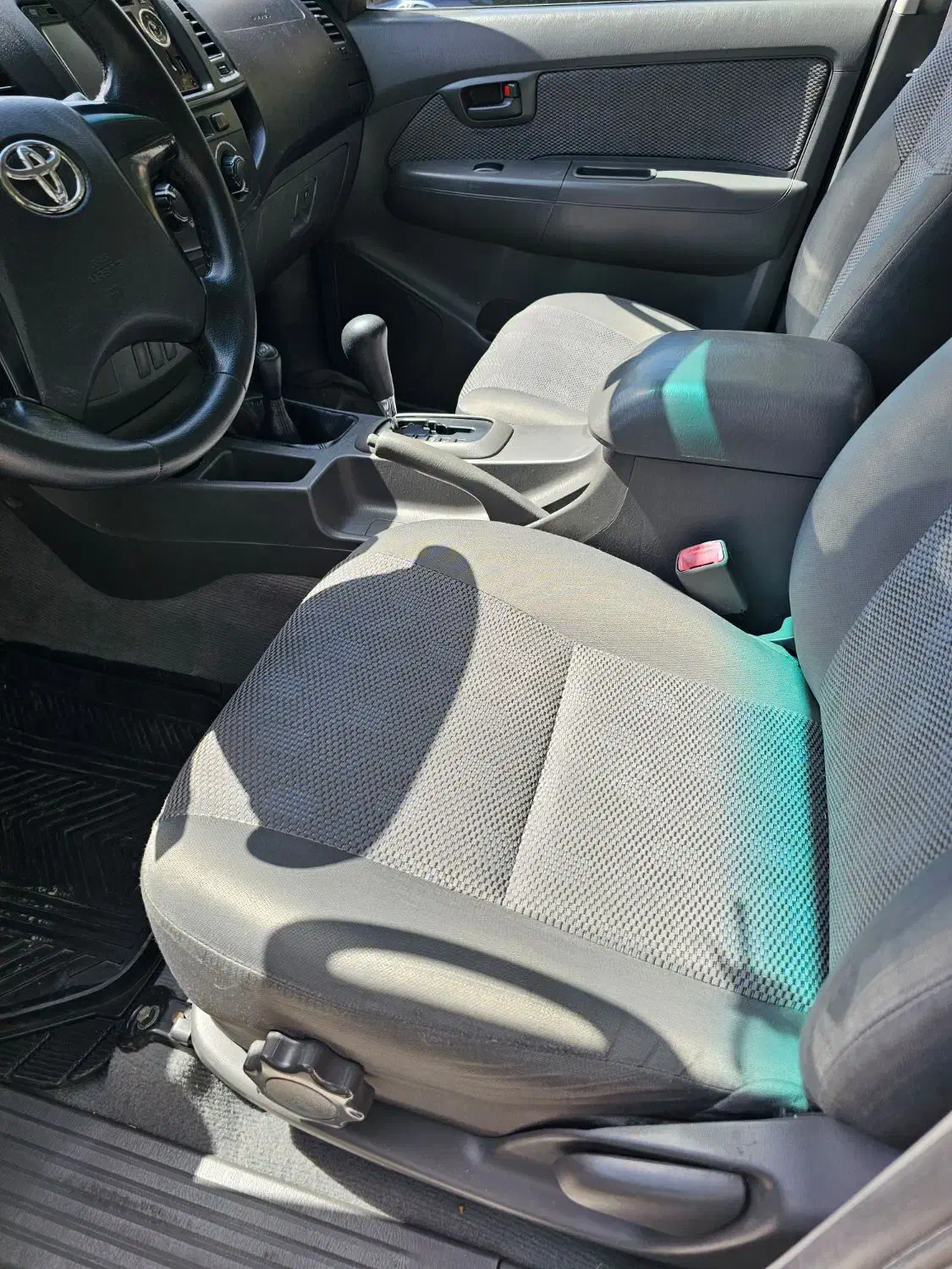 تویوتا هایلوکس ۲۰۱۵ اتومات|خودرو سواری و وانت|تهران, طیب|دیوار