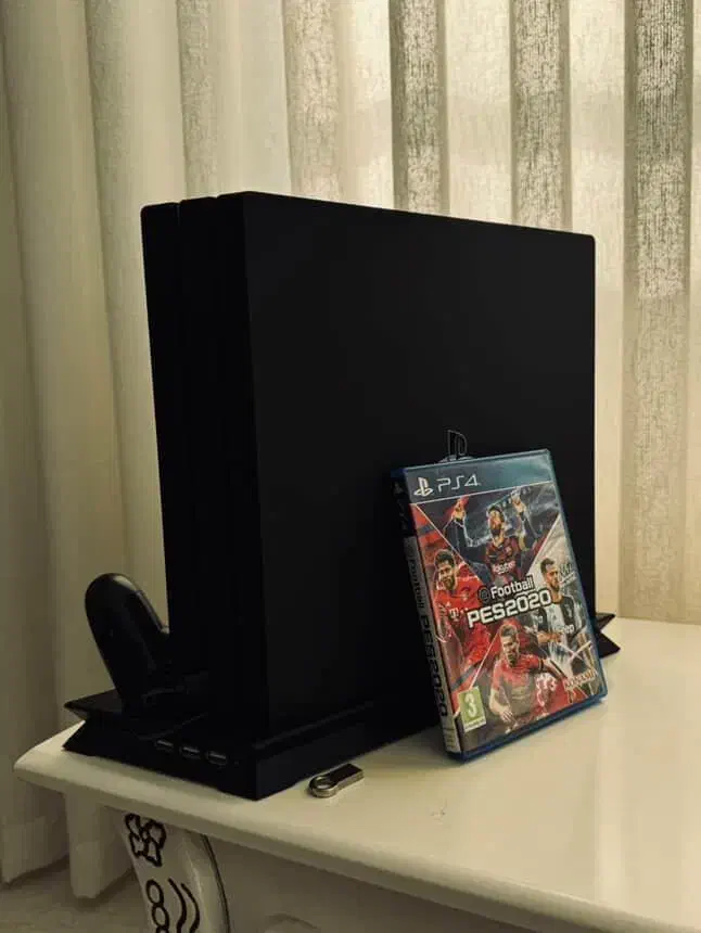 Ps4 pro دو دسته همراه با فن و دیسک pes2020|کنسول، بازی ویدئویی و آنلاین|نسیم‌شهر, |دیوار