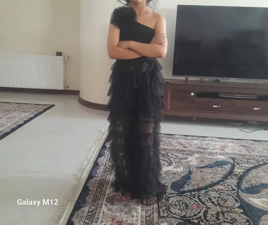 لباس مجلسی|لباس|فردیس, منظریه|دیوار