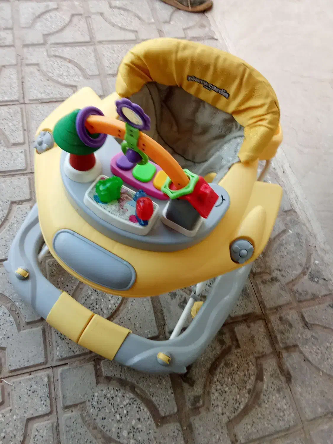 لاله کودک|تخت و صندلی بچه|تربتحیدریه, مظفریه|دیوار