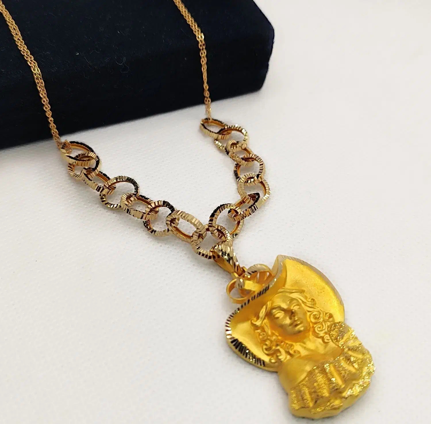 گردنی های بهراد|جواهرات|قم, نیروگاه|دیوار