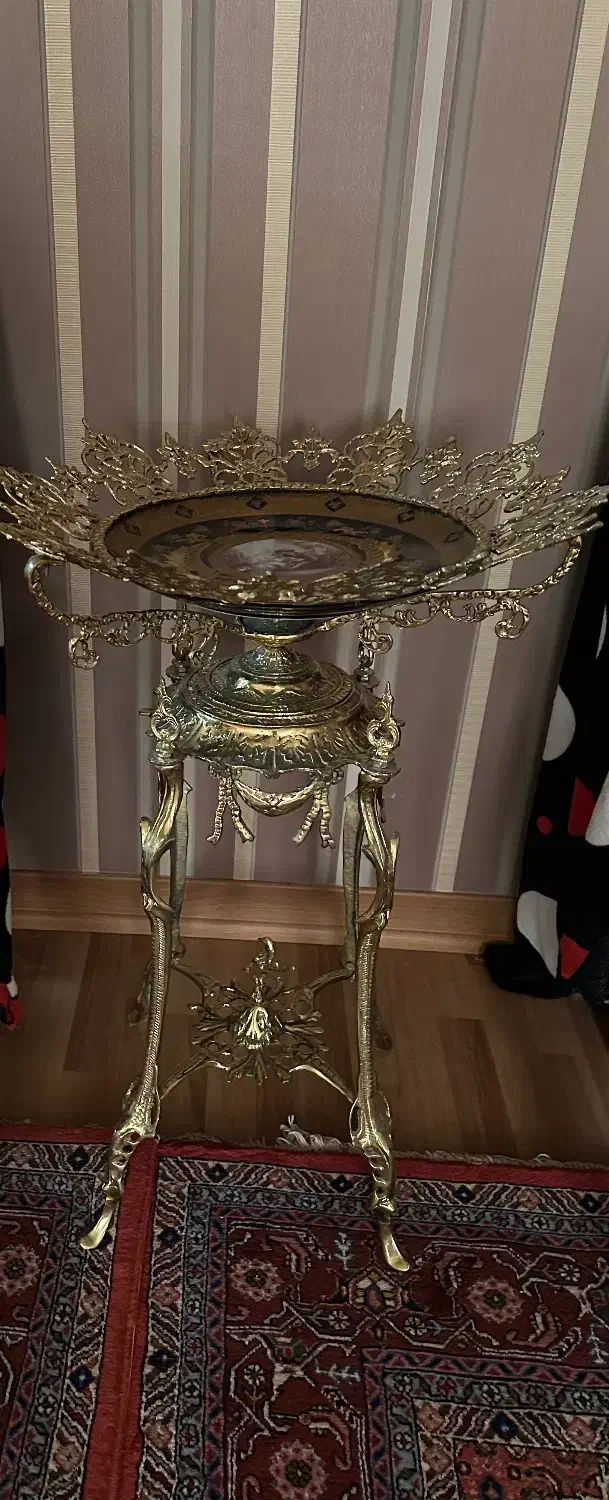 کنار سالنی  ایستاده برنزی|صنایع دستی و سایر لوازم تزئینی|اردبیل, |دیوار