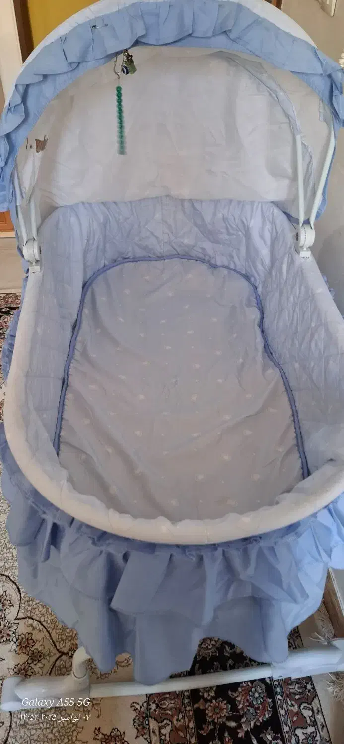 گهواره نوزادی معاوضه با چرخ خیاطی خانگی|اسباب و اثاث بچه|کرج, کمال‌شهر|دیوار