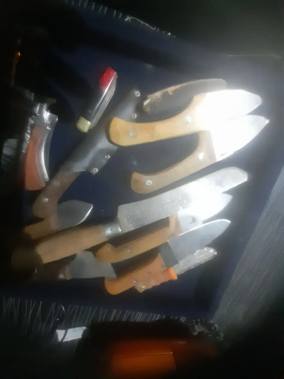 چاقو قدیمی|کلکسیون اشیاء عتیقه|شاهین‌شهر, خانه کارگر|دیوار