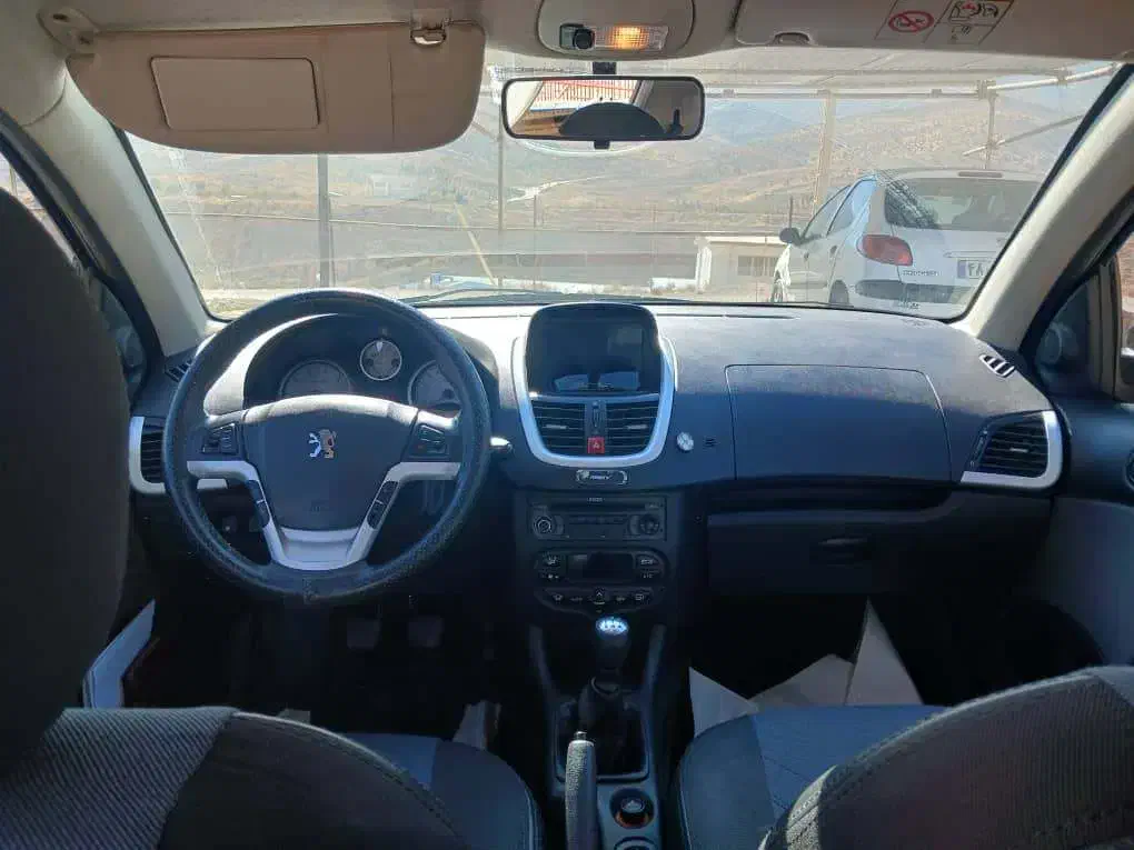 207 مشکی سقف فلزی دنده ای مدل 99|خودرو سواری و وانت|شیراز, عفیفآباد|دیوار