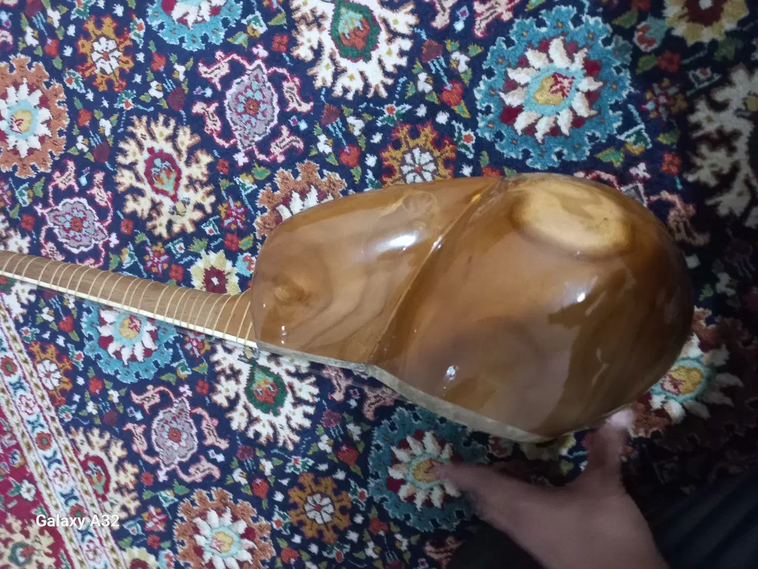 تار مهردار ایمان سرپنجه خورشیدی|سازهای سنتی|مهاباد (آذربایجان غربی), |دیوار