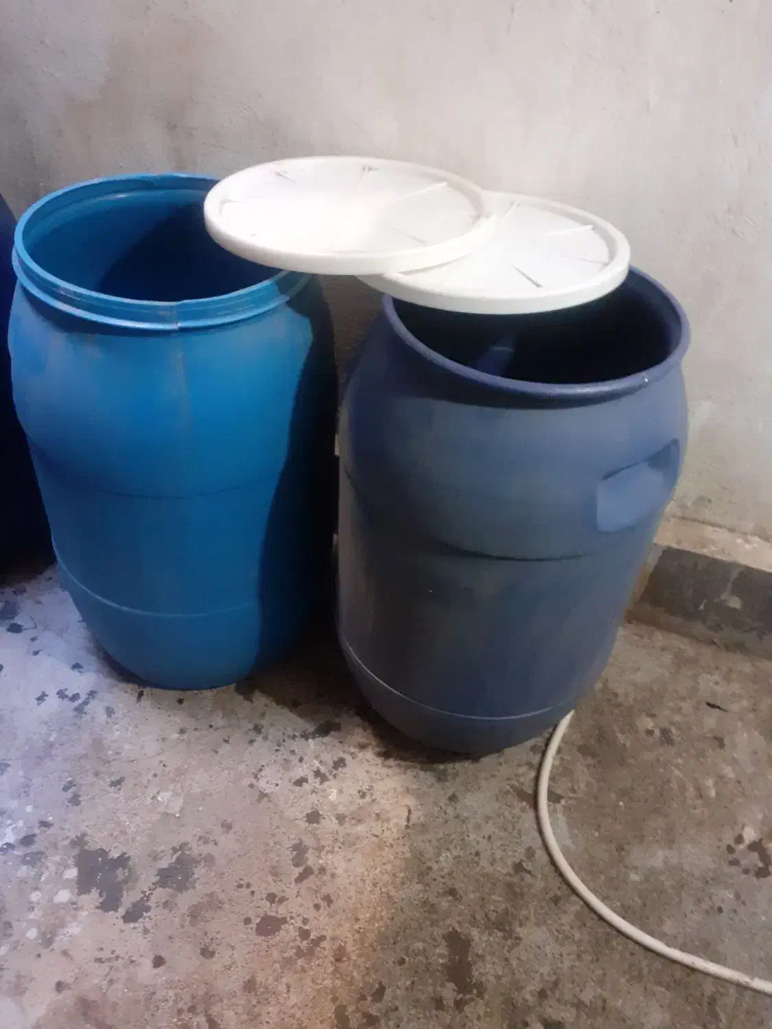 دو  بشکه دونه ۵۵۰ تومان|ظروف نگهدارنده، پلاستیکی، یک‌بارمصرف|پرند, فاز ۶|دیوار