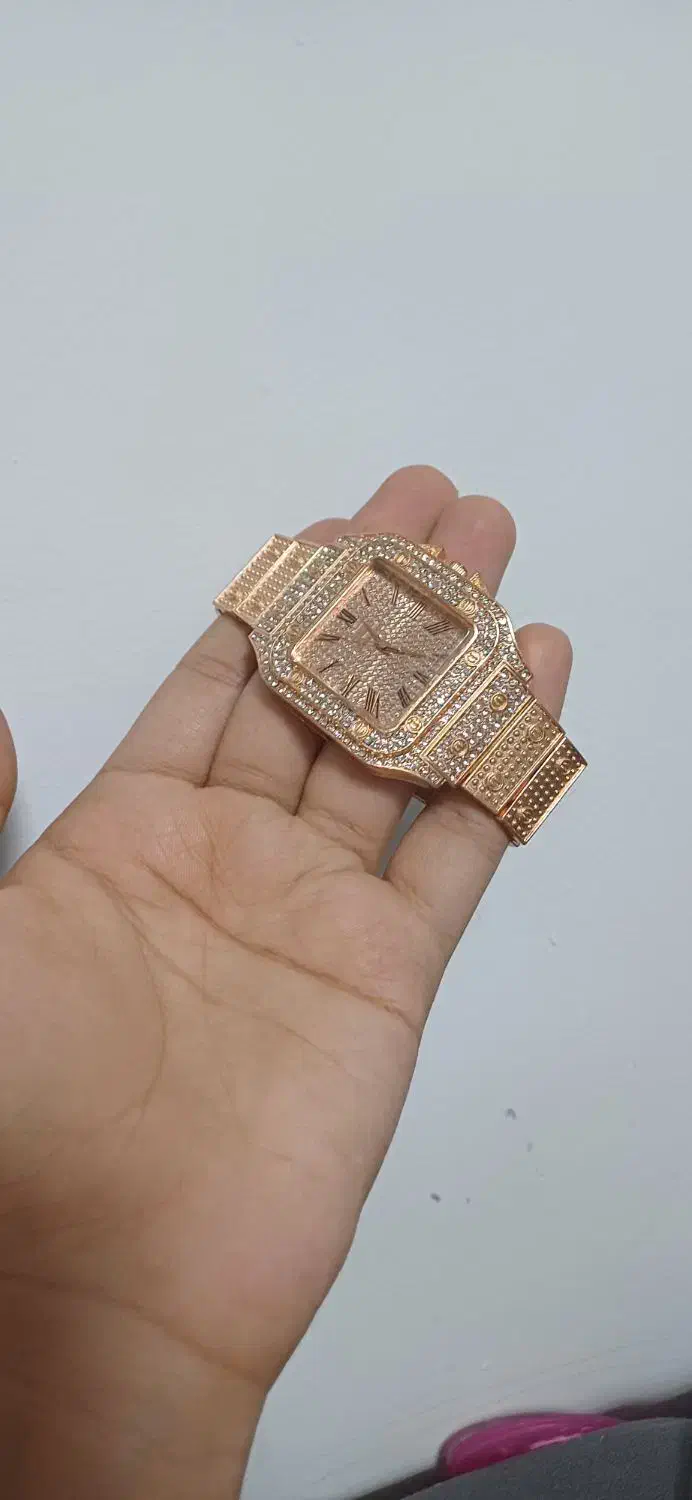 ساعت‌مچی‌مربعی‌رنگ‌رز‌گلدنگینی|ساعت|قدس, شهر‌قدس|دیوار