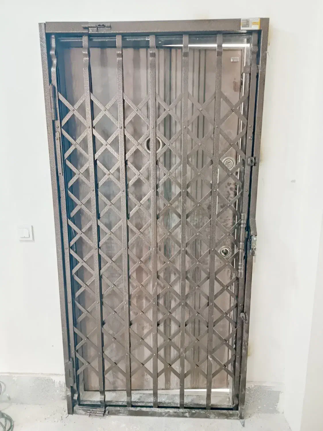 حفاظ اکاردونی و درب پنجره پی وی سی|مصالح و تجهیزات ساختمان|قزوین, |دیوار