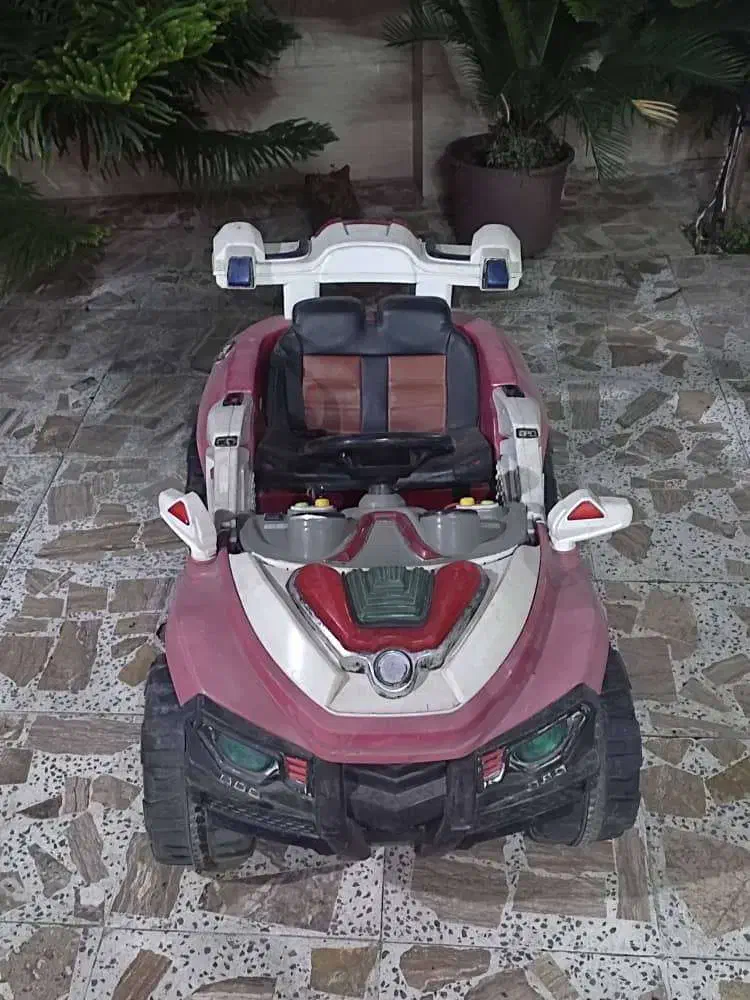 ماشین شارژی دو موتوره نیاز به باتری داره|اسباببازی|رشت, لاکان شهر|دیوار