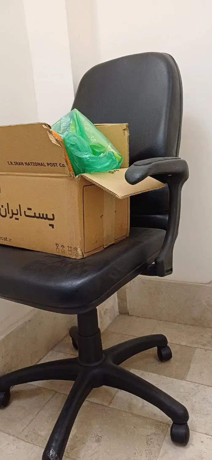 صندلی گردان سالم|صندلی و نیمکت|مشهد, کلاهدوز|دیوار