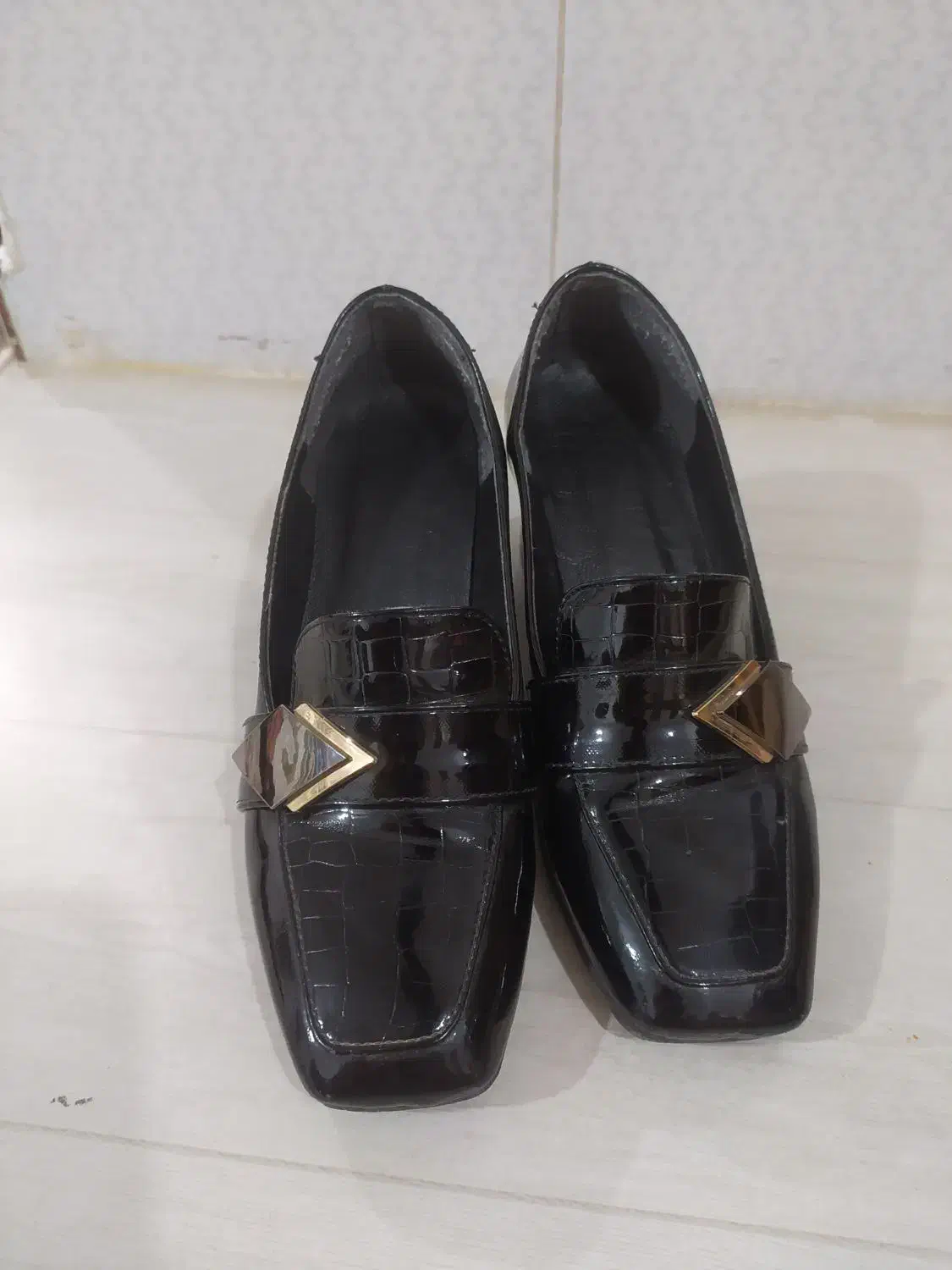 فروشی|کیف، کفش، کمربند|شوشتر, |دیوار