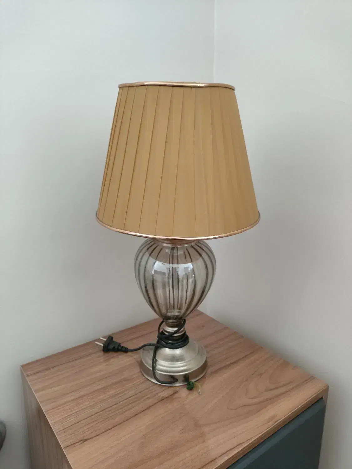 آباژور کاملا سالم|چراغ خواب و آباژور|رودهن, |دیوار