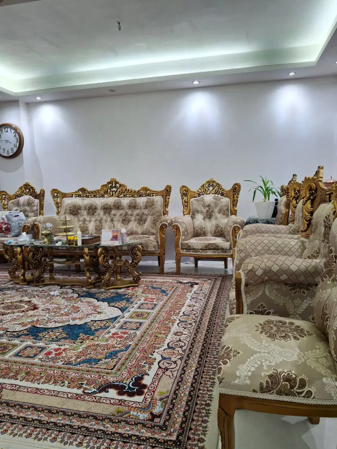 مبل ۹ نفره سلطنتی|مبلمان خانگی و میز عسلی|آزادشهر, |دیوار