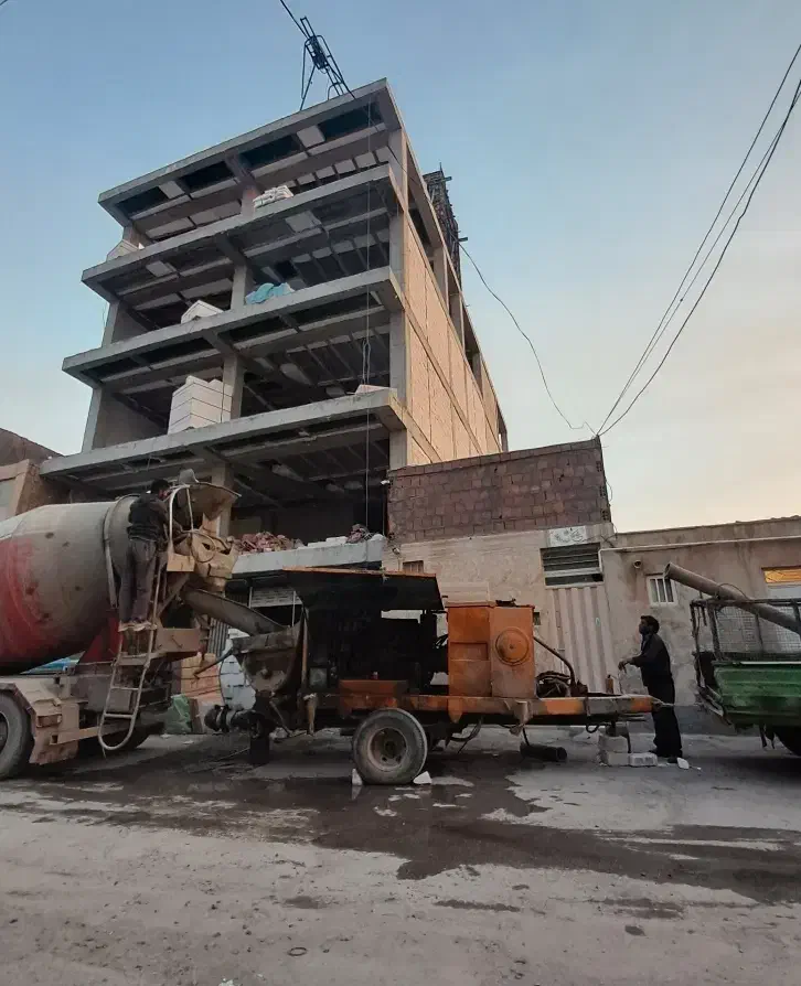 پمپ بتن ۲۰۰۰ درحال کار|ماشینآلات صنعتی|کرمان, |دیوار