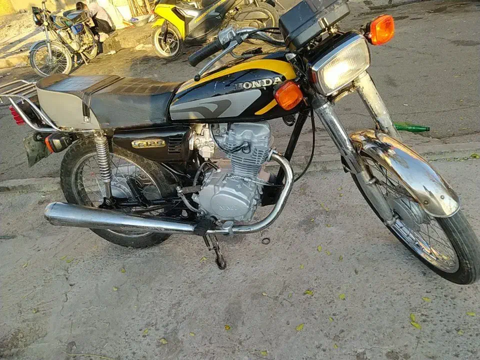 هندا 125پلاک ملی|موتورسیکلت|قم, قلعه کامکار|دیوار