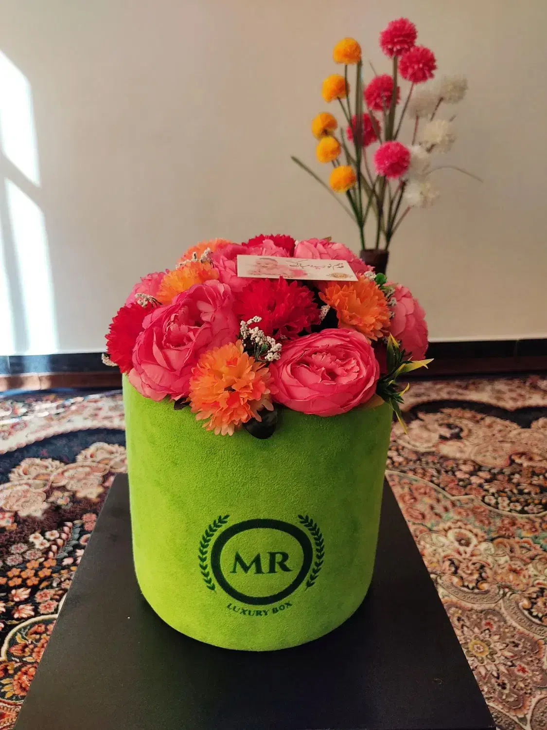 ۲ عددگل و گلدان|گل مصنوعی|همدان, |دیوار