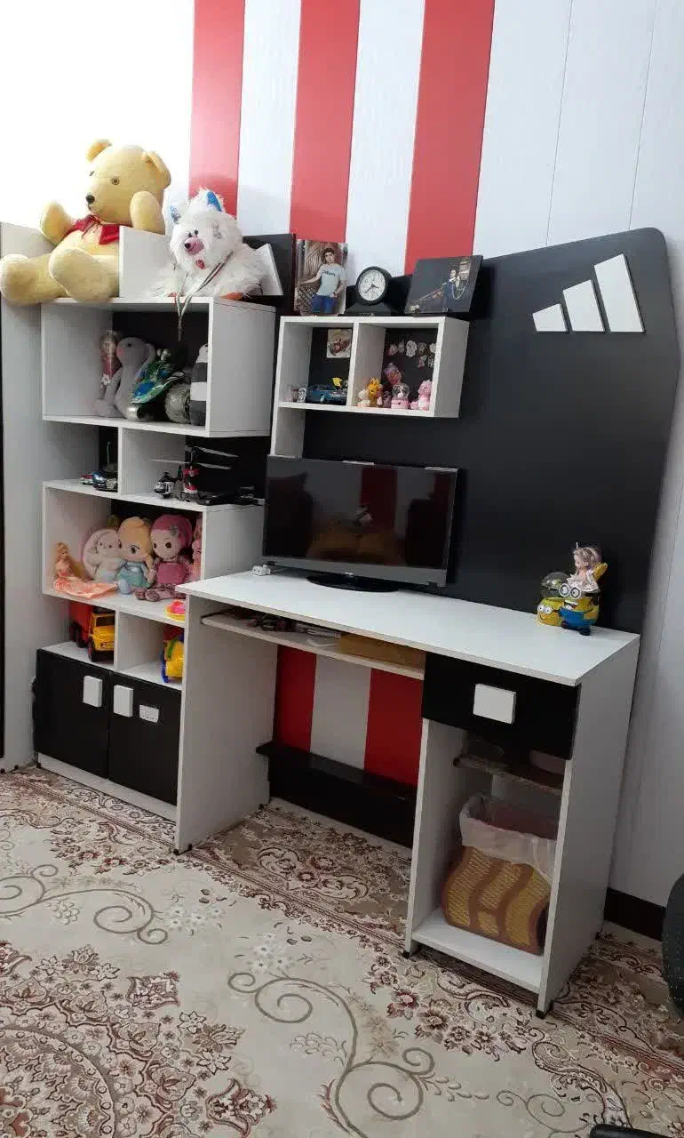 میز تحریر و ویترین اسباب بازی یا کتاب|میز تحریر و کامپیوتر|دامغان, |دیوار