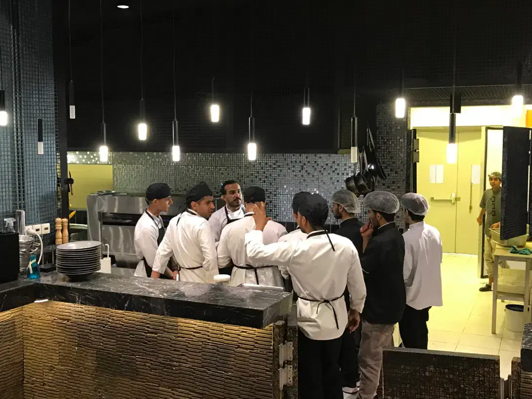 جذب نیرو بصورت محدود|استخدام خدمات فروشگاه و رستوران|کیش, |دیوار