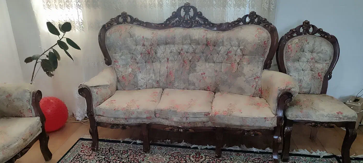 مبل ۹نفره در حد نوسالم وتمیز قیمت ۱۱۵۰۰|مبلمان خانگی و میز عسلی|بم, |دیوار