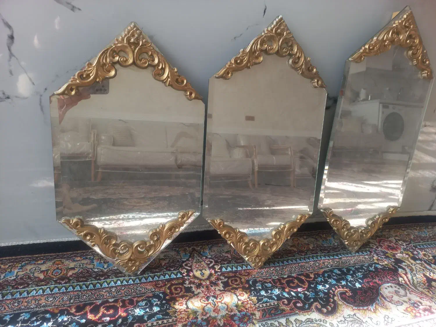 اینه|آینه|شیراز, کوشک میدان|دیوار