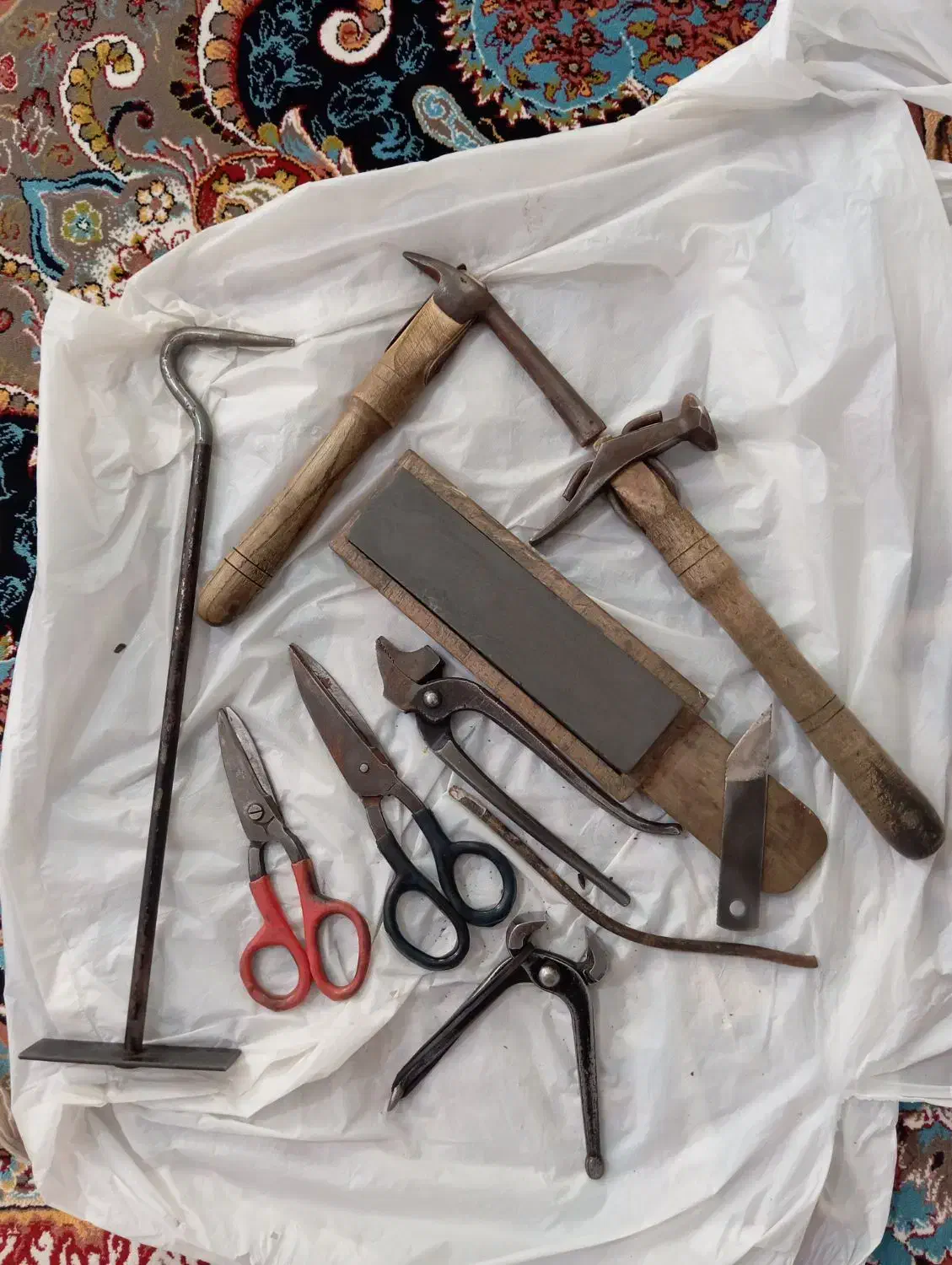 ابزار کفاشی|ابزارآلات|قم, قلعه کامکار|دیوار