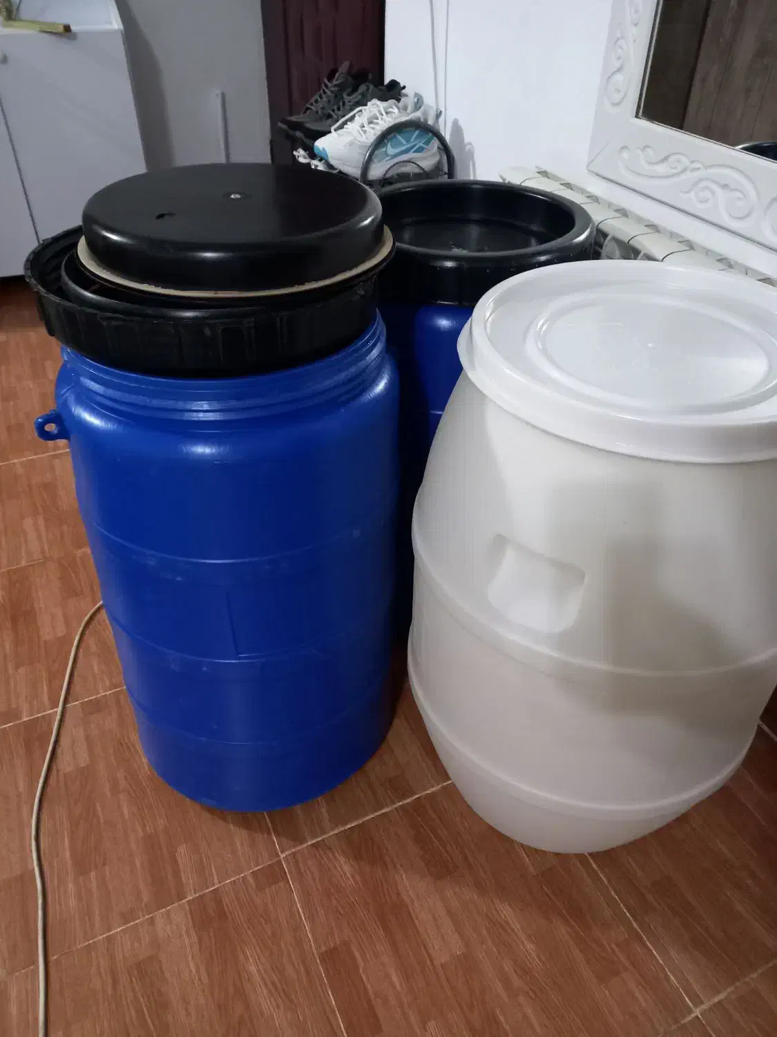 دبه پلاستیکی|ظروف نگهدارنده، پلاستیکی، یکبارمصرف|بندر انزلی, ساحل قو|دیوار