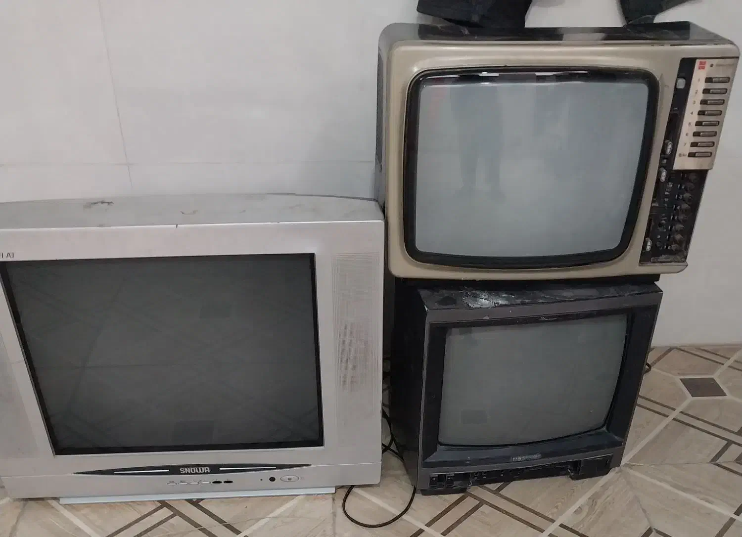 تلوزیون قدیمی|تلویزیون و پروژکتور|دزفول, |دیوار