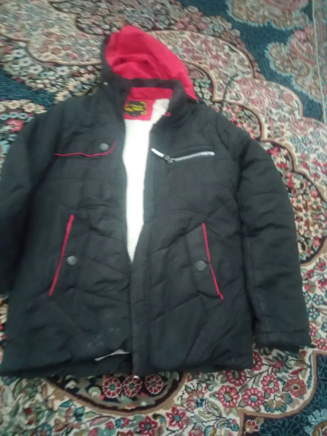 کابشن|لباس|تربت جام, حافظ|دیوار