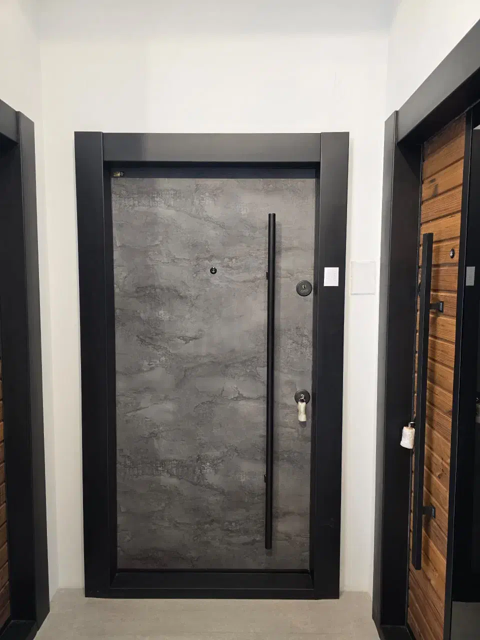 تعمیر درب ضد سرقت ، ریگلاژ نصب قفل دستگیره هوشمند|خدمات پیشه و مهارت|شیراز, معالیآباد|دیوار