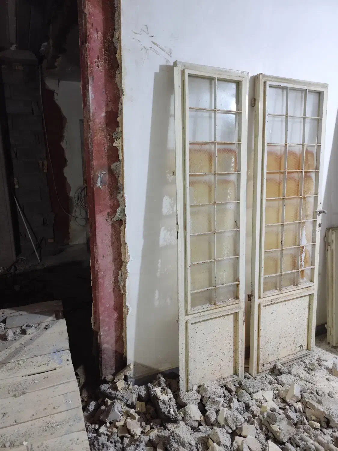 درب دو لنگ و دو عدد پنجره|مصالح و تجهیزات ساختمان|ایلام, |دیوار