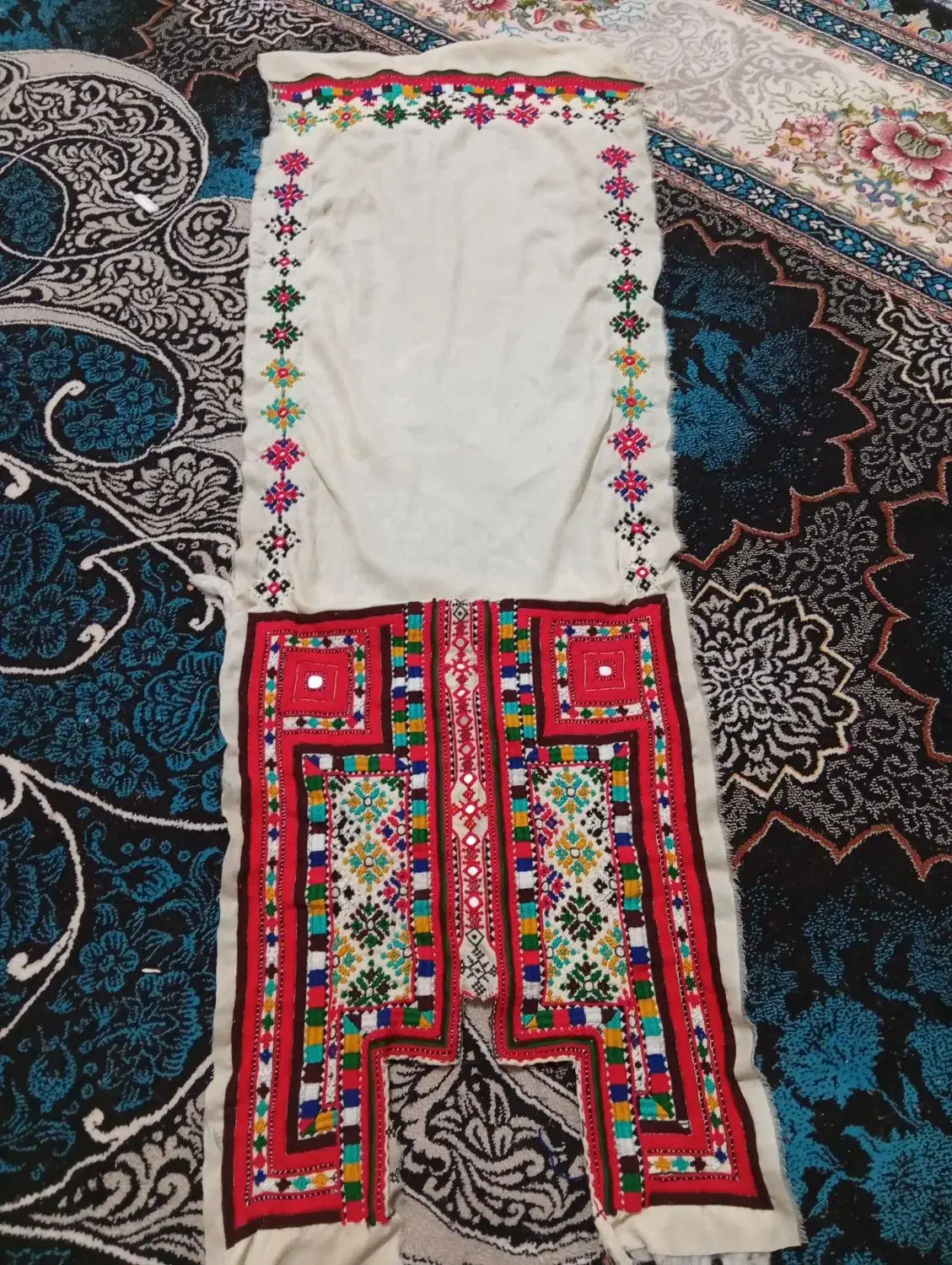 زیاستین|لباس|خاش, |دیوار