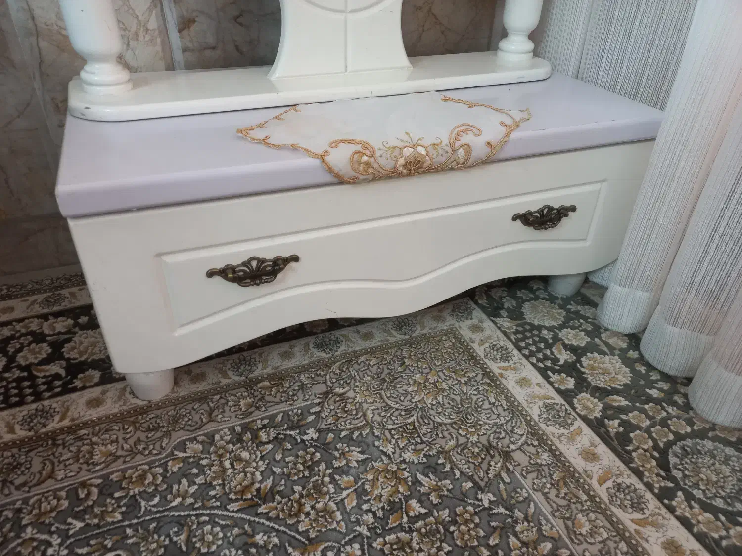 آینه|آینه|نیشابور, گنبد سبز|دیوار