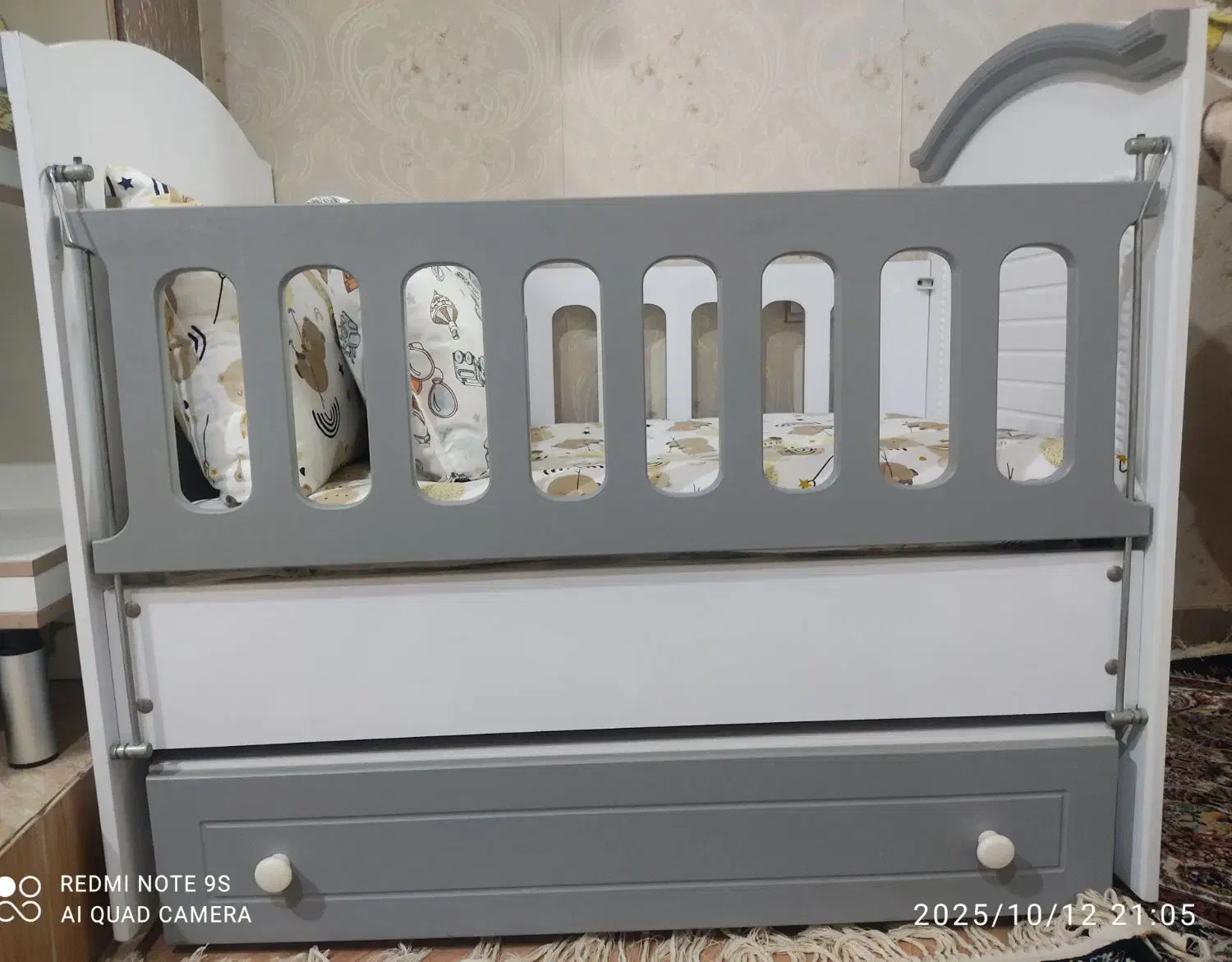 تخت گهواره‌ای|تخت و سرویس خواب|قرچک, شهرک طلائیه|دیوار