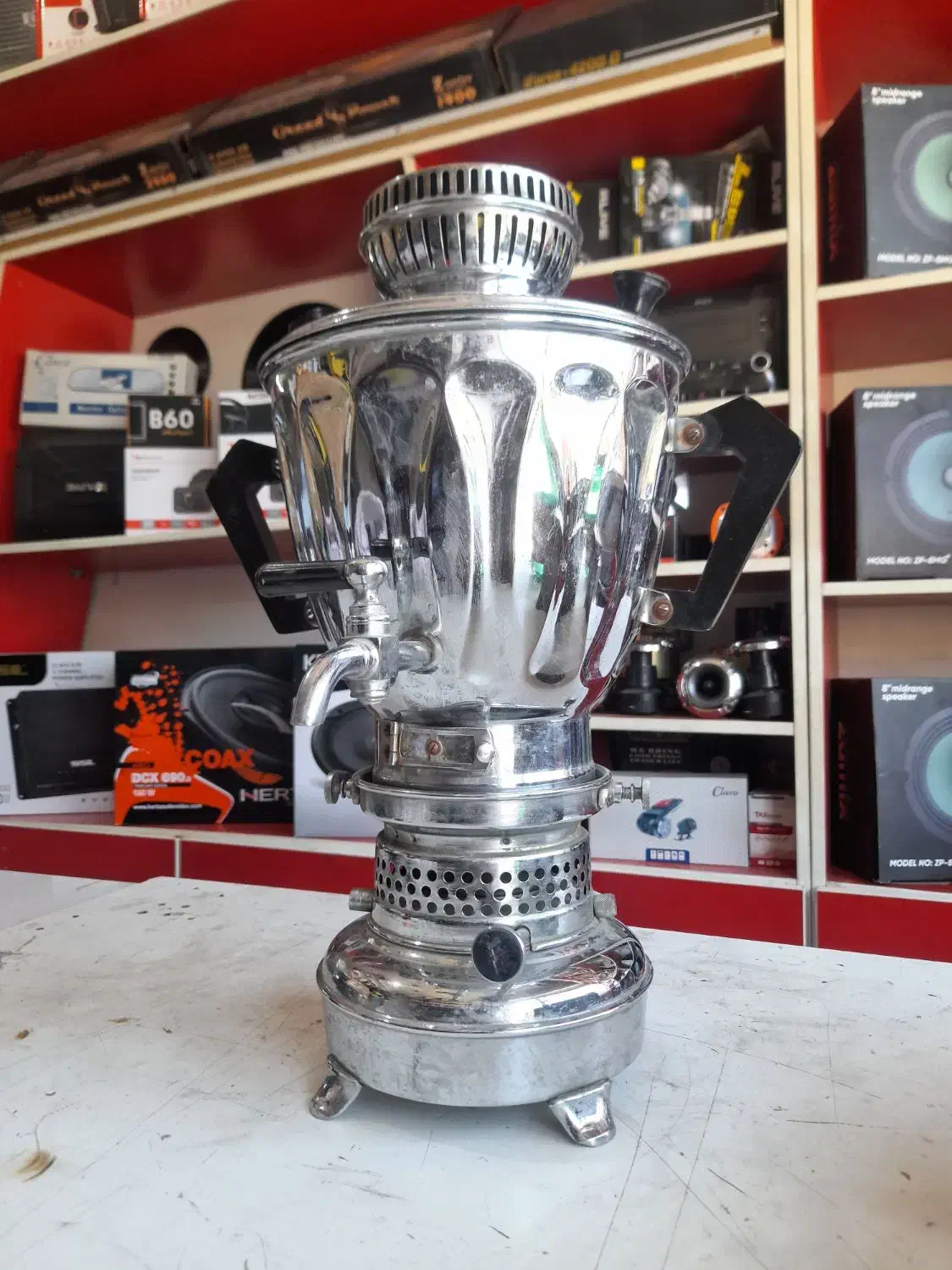 سماور نفتی  و برقی برنزی شمعدان چراغ انگلیسی هویه|کلکسیون اشیاء عتیقه|همدان, |دیوار