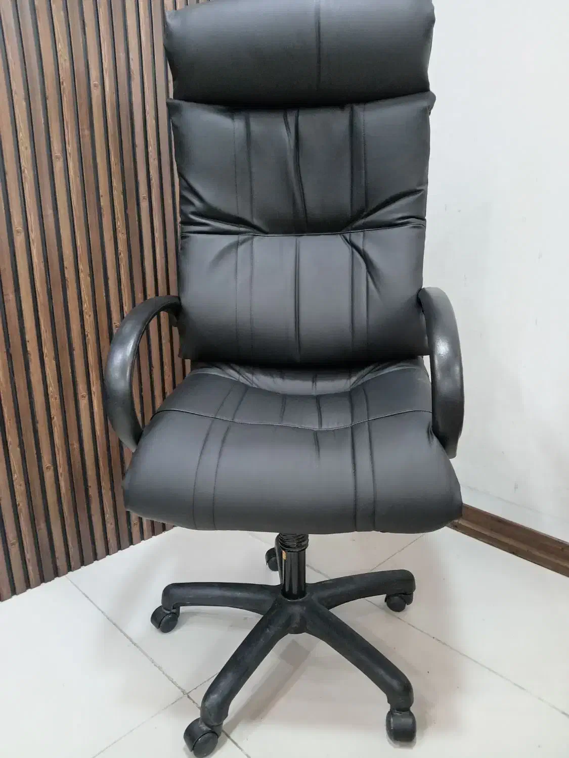 صندلی مدیریتی پشت بلند|صندلی و نیمکت|نجف‌آباد, جامی|دیوار