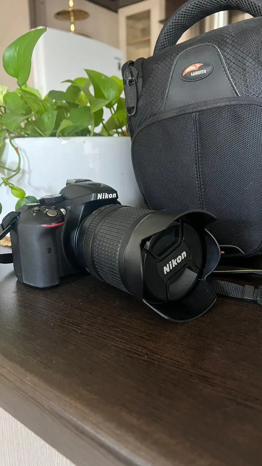 دوربین نیکون|دوربین عکاسی و فیلم‌برداری|شیراز, مبعث|دیوار