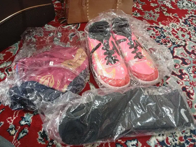 چهار عدد کیف زنانه و ست لباس ورزشی پسرانه|کیف، کفش، کمربند|کرمان, |دیوار