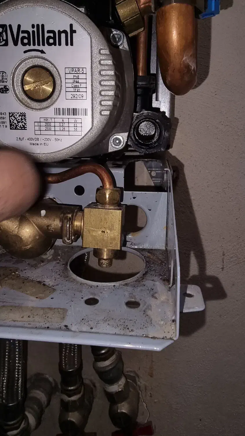 تعمیر و سرویس انواع پکیج دیواری ایرانی و خارجی|خدمات پیشه و مهارت|کرمان, |دیوار