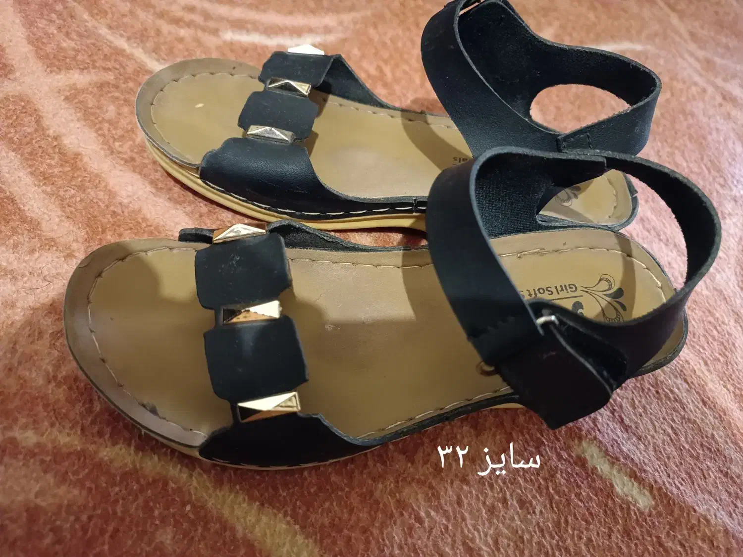 کفش|کفش و لباس بچه|جهرم, |دیوار