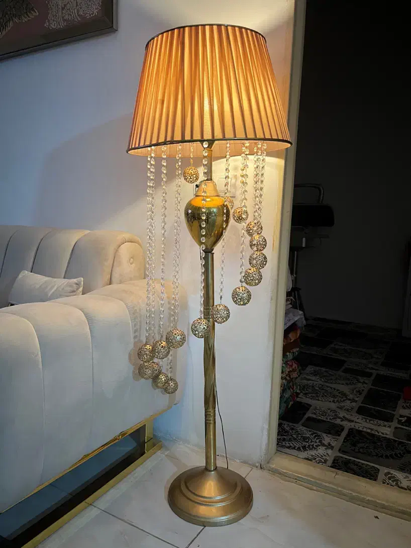 آباژور کنار سالنی|چراغ خواب و آباژور|باقرشهر, |دیوار