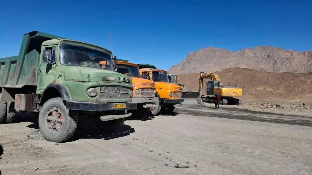 لودر‌بیل‌کامیون‌بنز‌‌تک‌وده چرخ‌‌.معدن‌وعمرانی|خدمات حمل و نقل|یزد, |دیوار