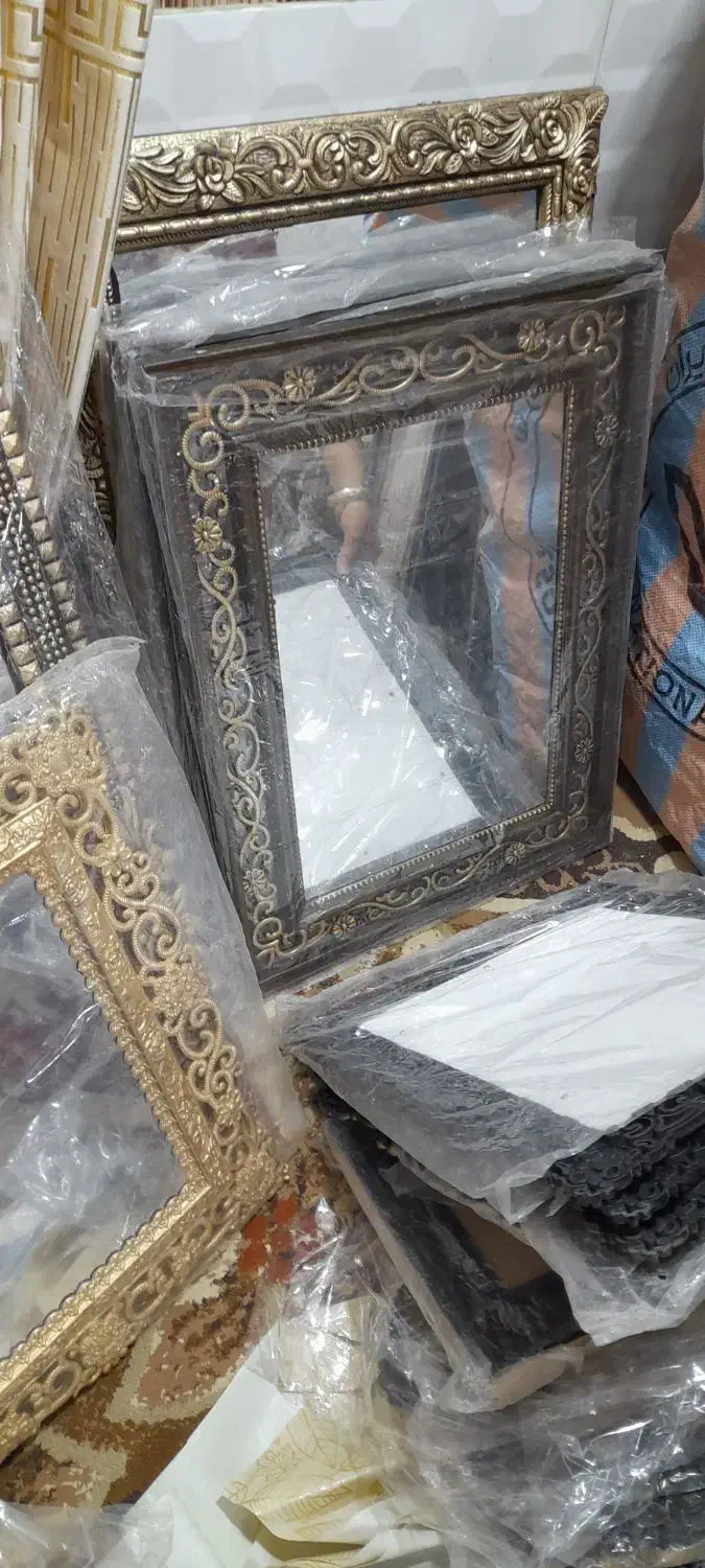 آینه|آینه|خرمشهر, |دیوار