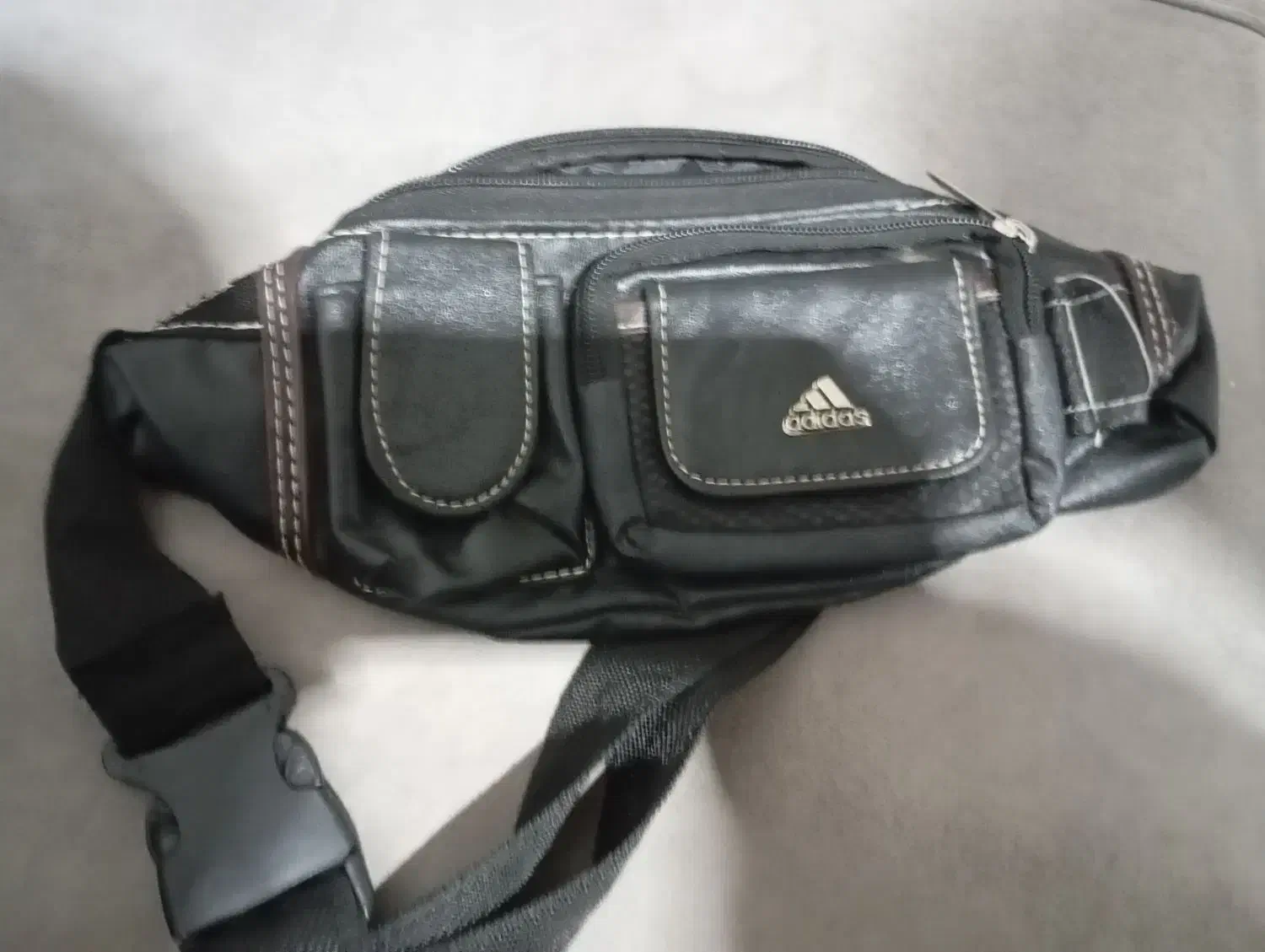 کیف کمری|کیف، کفش، کمربند|قم, چهل درخت‎|دیوار