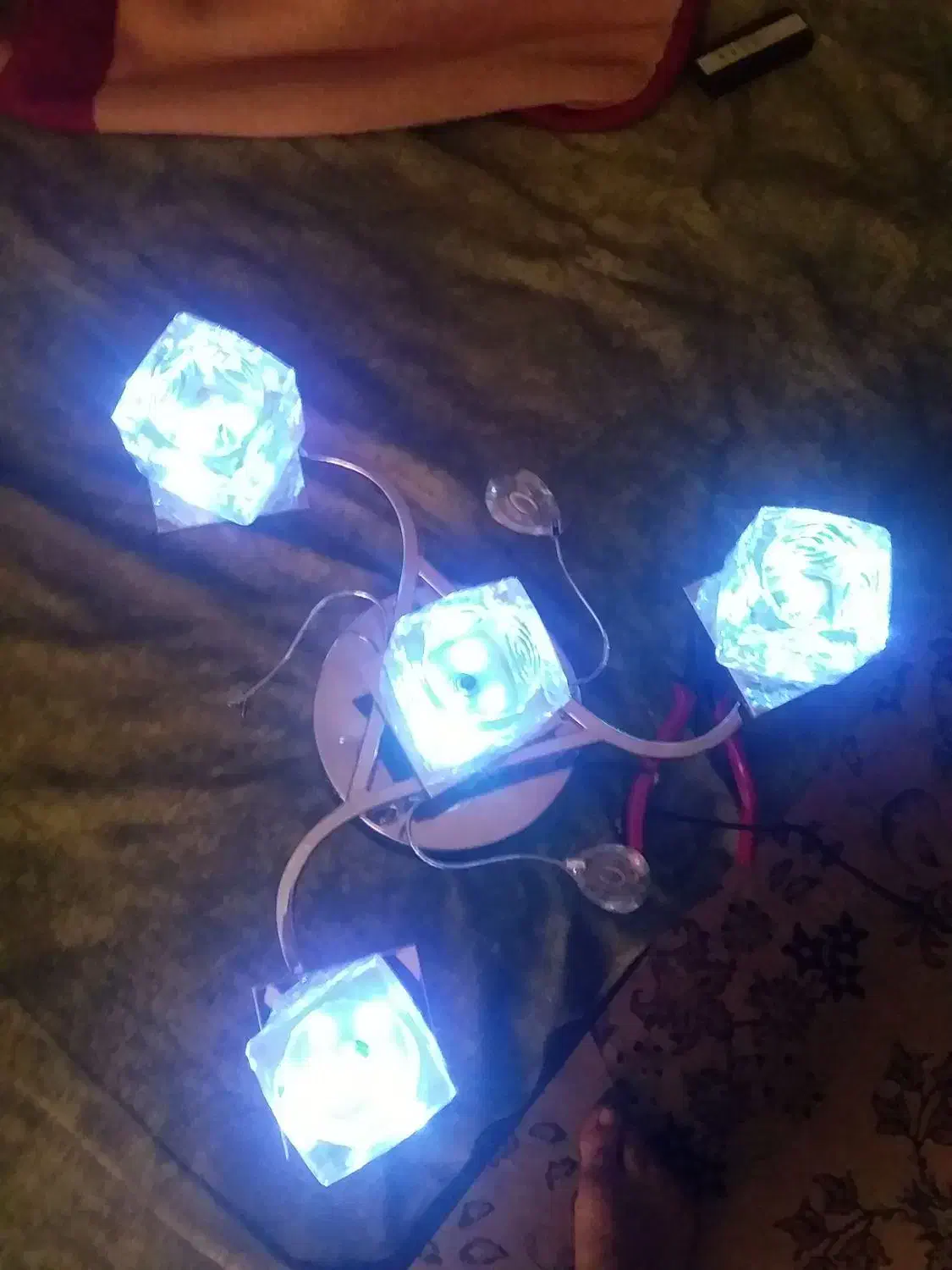 لوستر چهارشاخه|لوستر و چراغ آویز|اصفهان, سپاهان‌شهر|دیوار